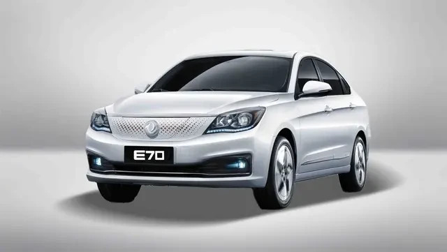 کفپوش پنج بعدی چرم دانگ فنگ E70